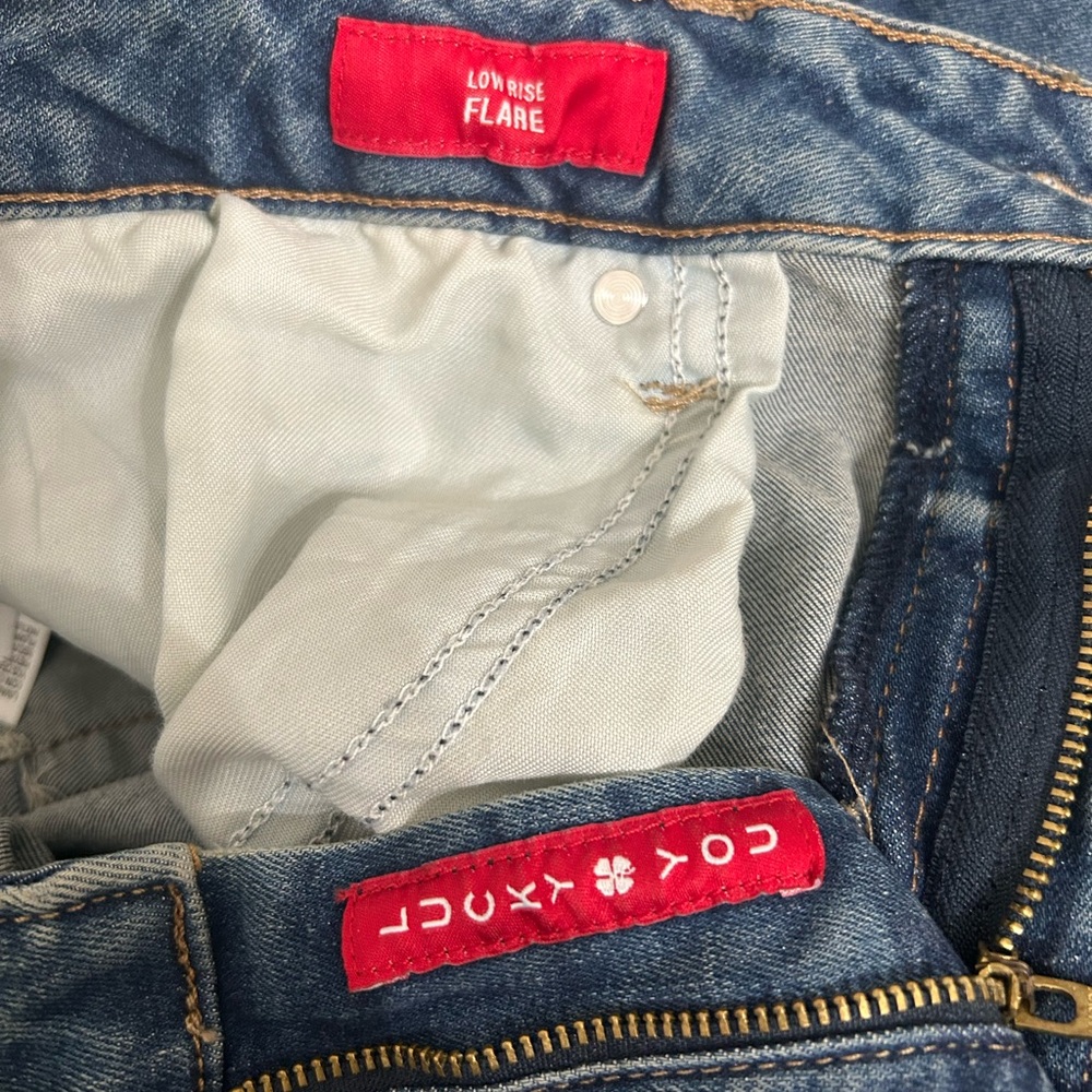 Lucky Brand Low Rise Flare Denim’s -in great condition without wear marks - Picture 4 of 5